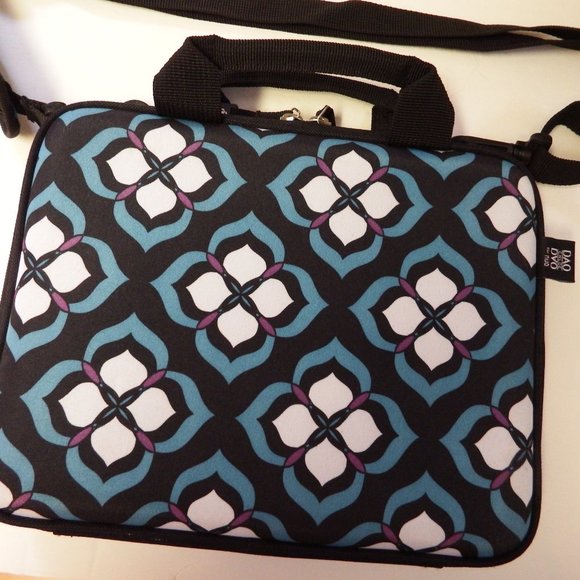 2 piece electronics carrying cases by Chloe Dao - Picture 3 of 6